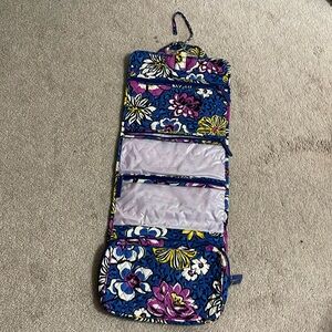 LARGE VERA BRADLEY HANGING ORGANIZER